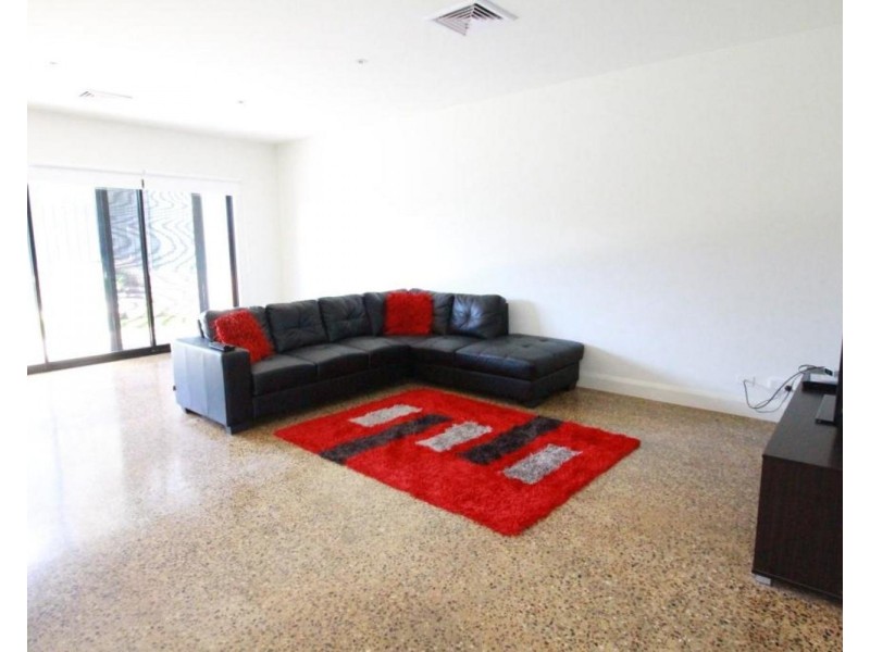 1/17 Osborne Street, Flora Hill VIC 3550