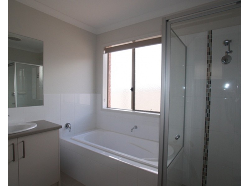 138 Wesley Street, Kangaroo Flat VIC 3555