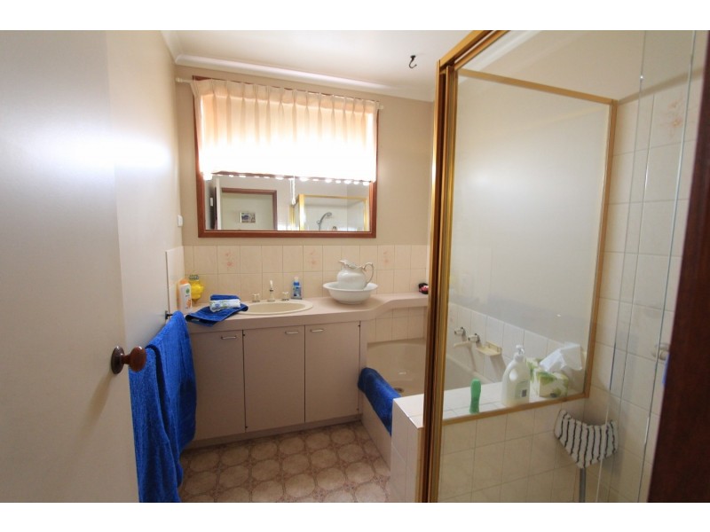 2/256 Mackenzie (West) Street, Kangaroo Flat VIC 3555