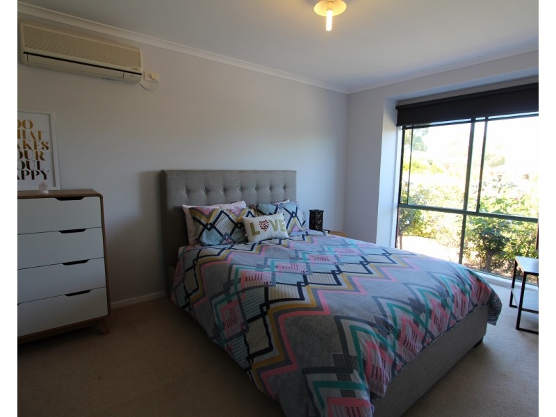 4 Liepoldt Rise, Golden Square VIC 3555