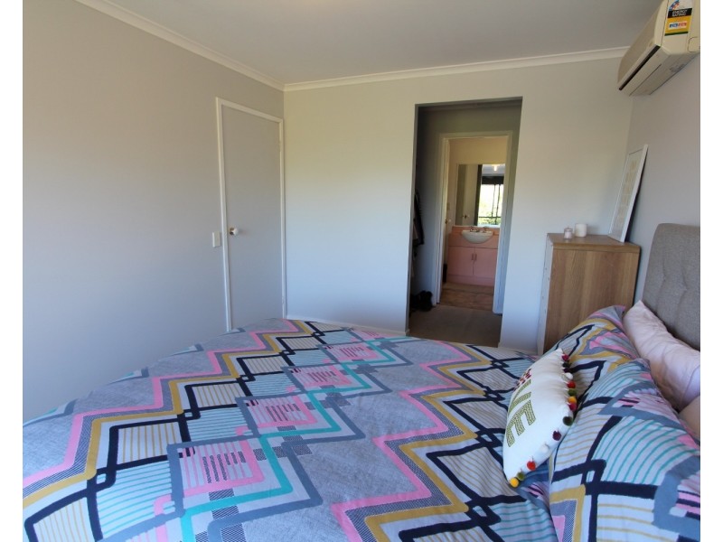 4 Liepoldt Rise, Golden Square VIC 3555