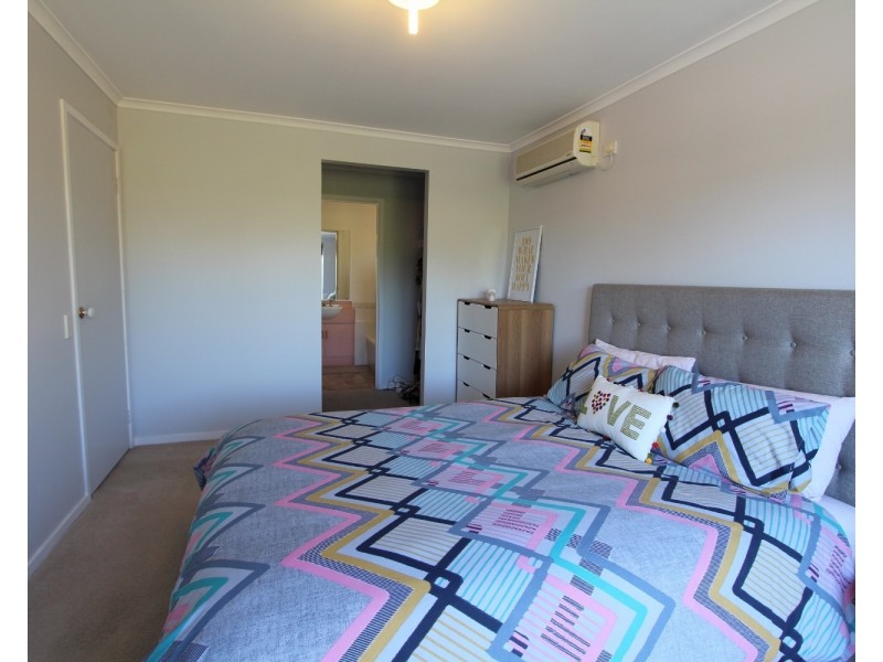 4 Liepoldt Rise, Golden Square VIC 3555