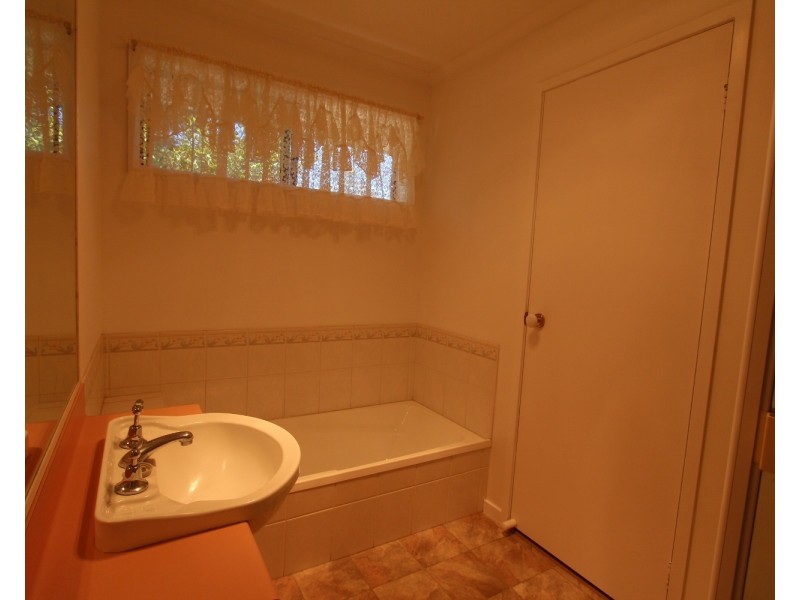 4 Liepoldt Rise, Golden Square VIC 3555