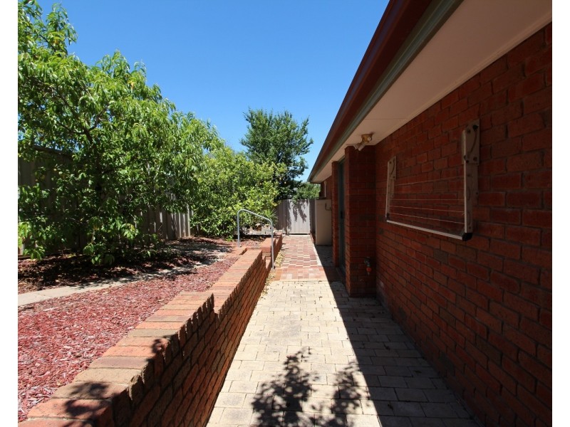4 Liepoldt Rise, Golden Square VIC 3555