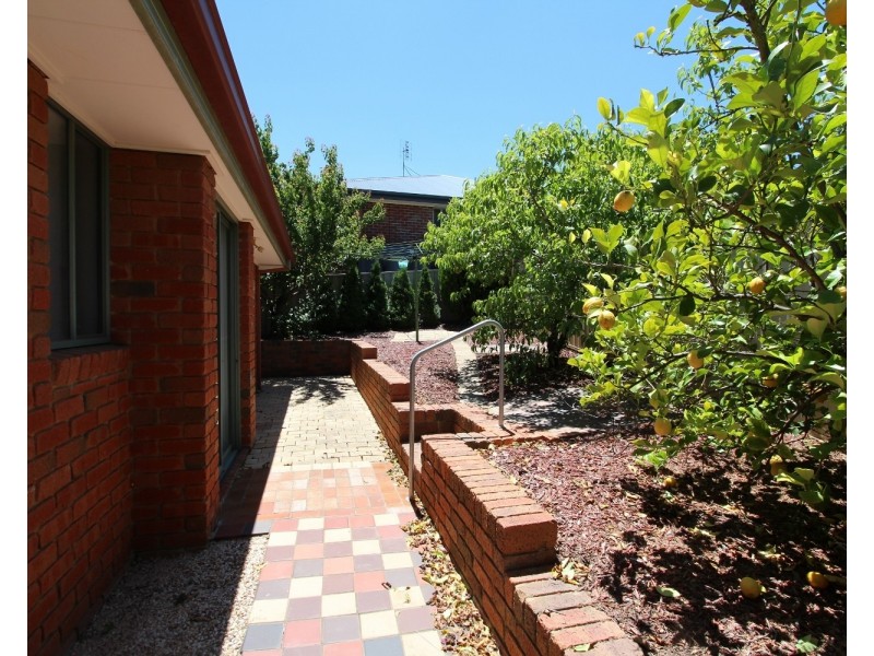 4 Liepoldt Rise, Golden Square VIC 3555