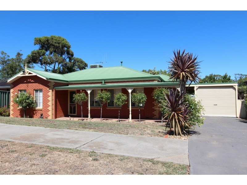 4 McCalman Court, Strathdale VIC 3550