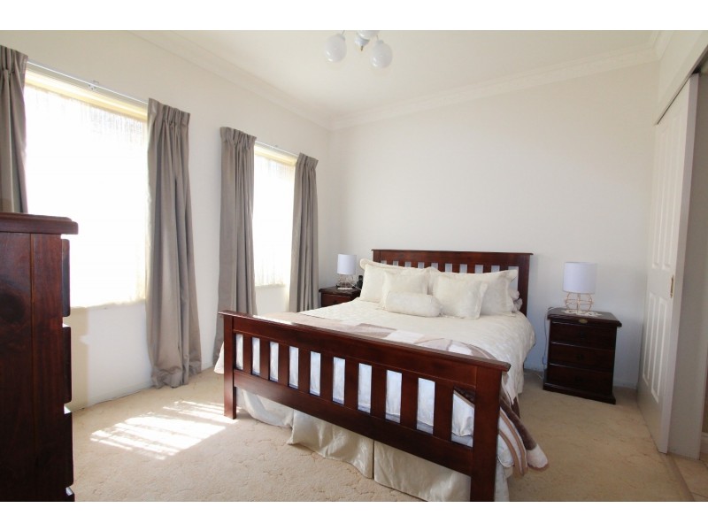 4 McCalman Court, Strathdale VIC 3550