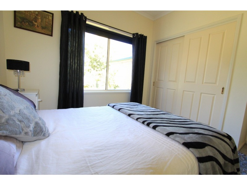 4 McCalman Court, Strathdale VIC 3550