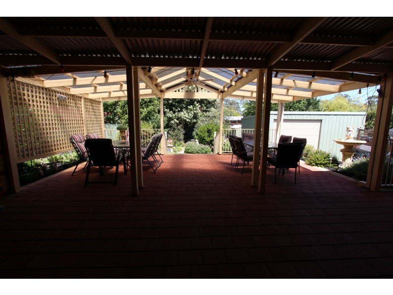 4 McCalman Court, Strathdale VIC 3550