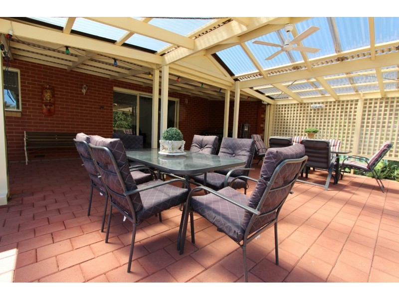 4 McCalman Court, Strathdale VIC 3550