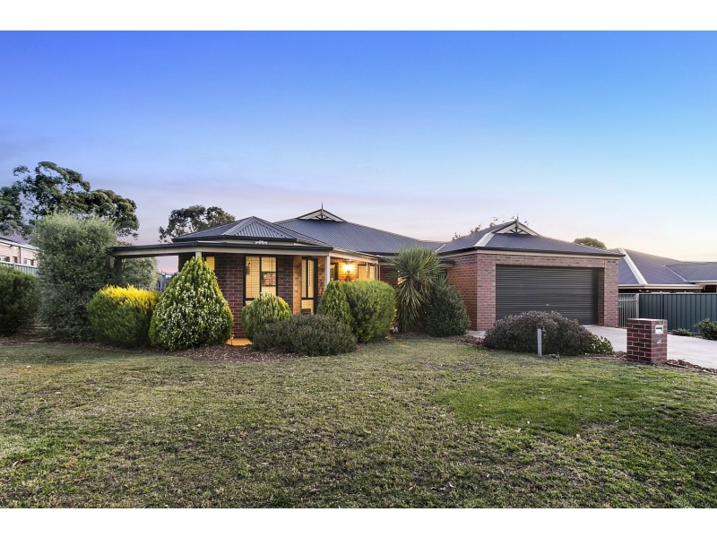 14 Meadows Way, Maiden Gully VIC 3551