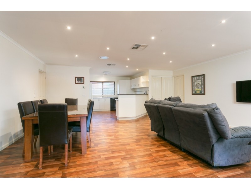 14 Meadows Way, Maiden Gully VIC 3551