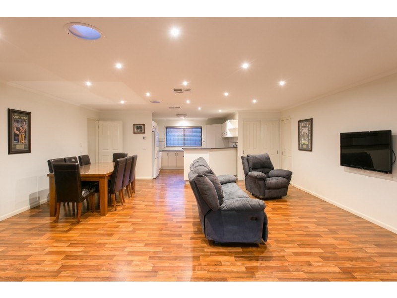 14 Meadows Way, Maiden Gully VIC 3551