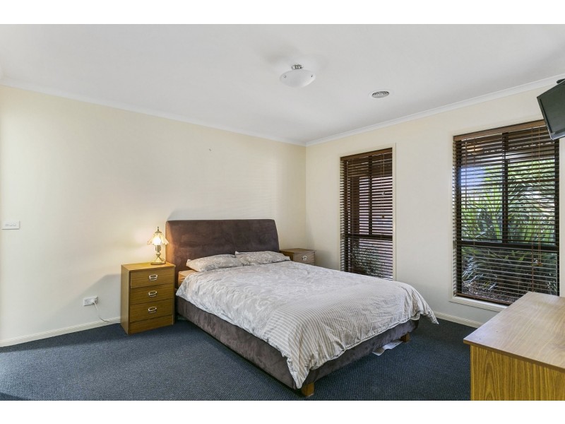 14 Meadows Way, Maiden Gully VIC 3551