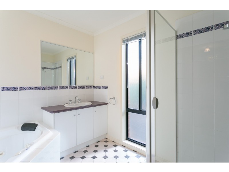 14 Meadows Way, Maiden Gully VIC 3551