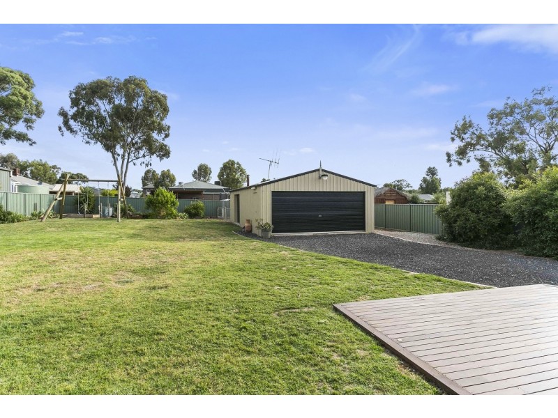 14 Meadows Way, Maiden Gully VIC 3551
