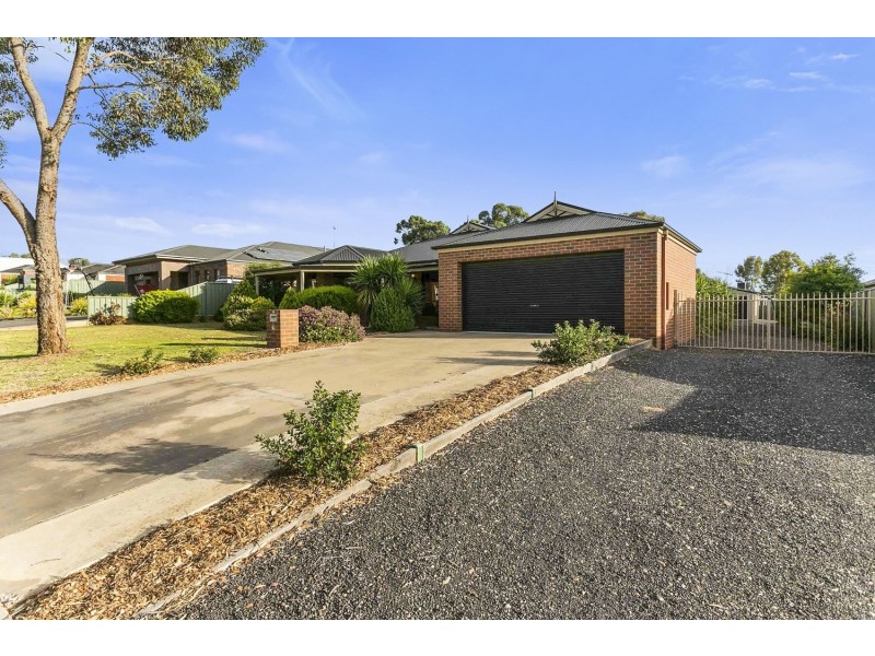 14 Meadows Way, Maiden Gully VIC 3551