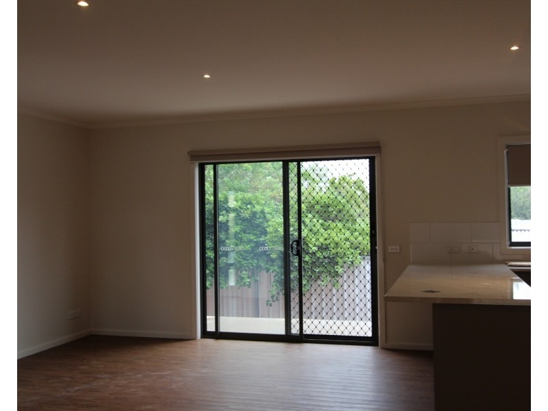 3/115A Neale Street, Flora Hill VIC 3550