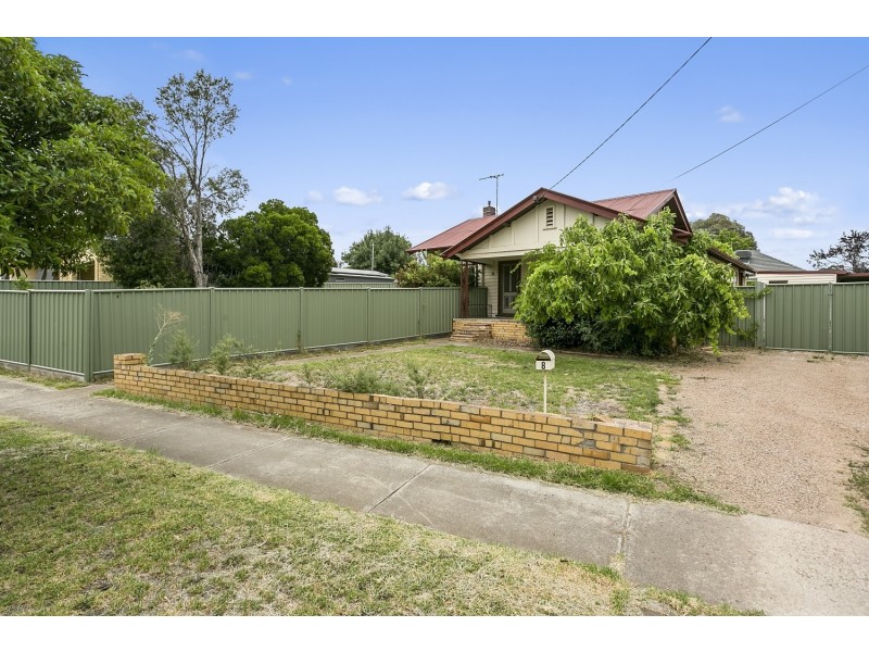 8 Spring Gully Road, Quarry Hill VIC 3550