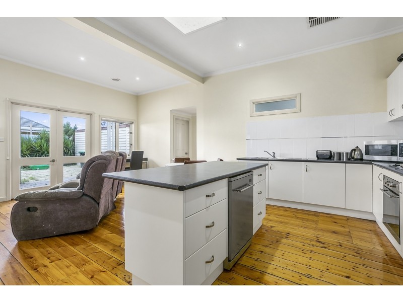 8 Spring Gully Road, Quarry Hill VIC 3550