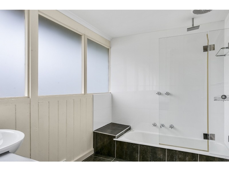 8 Spring Gully Road, Quarry Hill VIC 3550