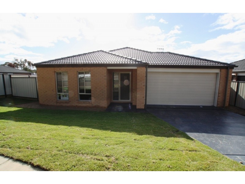138 Wesley Street, Kangaroo Flat VIC 3555