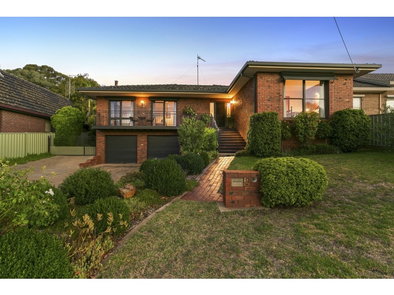 17 Summit Drive, Kennington VIC 3550
