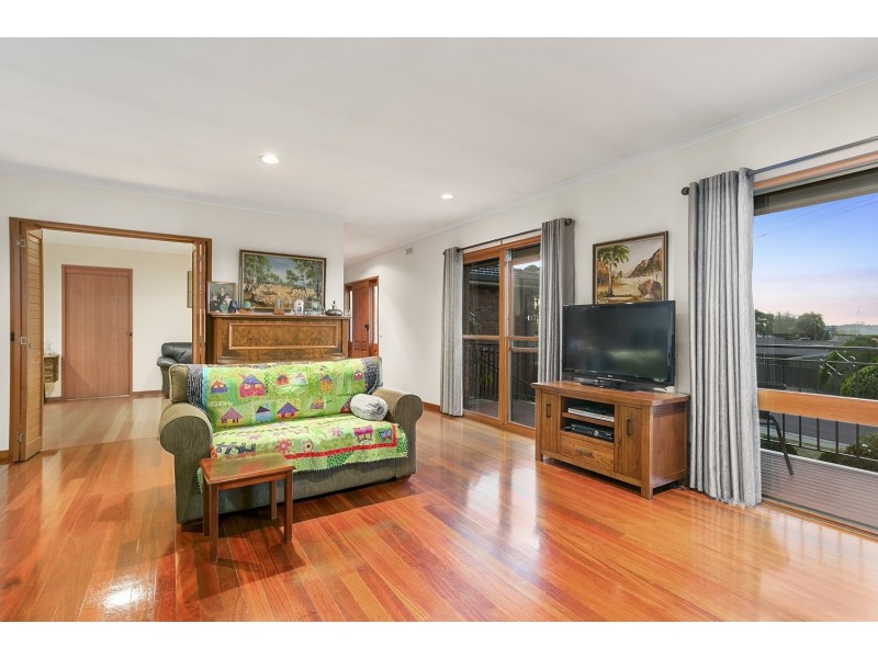 17 Summit Drive, Kennington VIC 3550