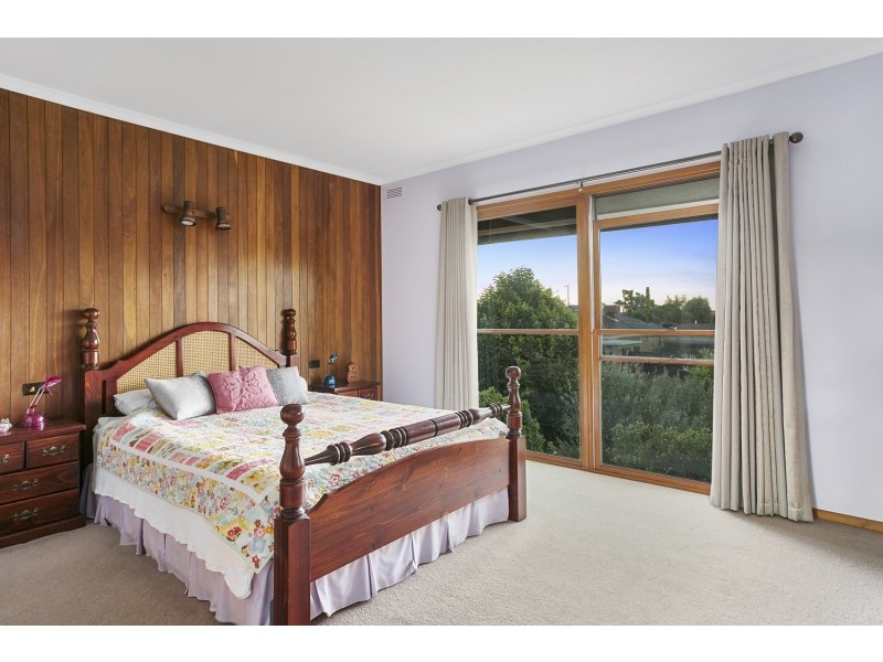 17 Summit Drive, Kennington VIC 3550