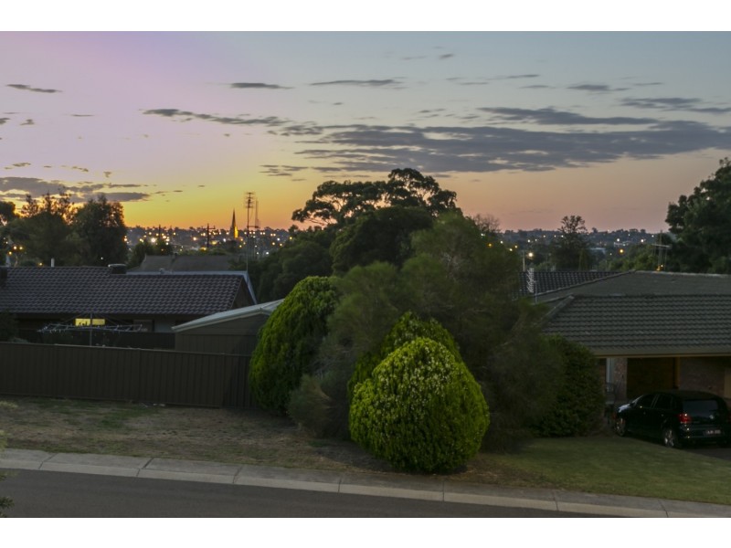 17 Summit Drive, Kennington VIC 3550