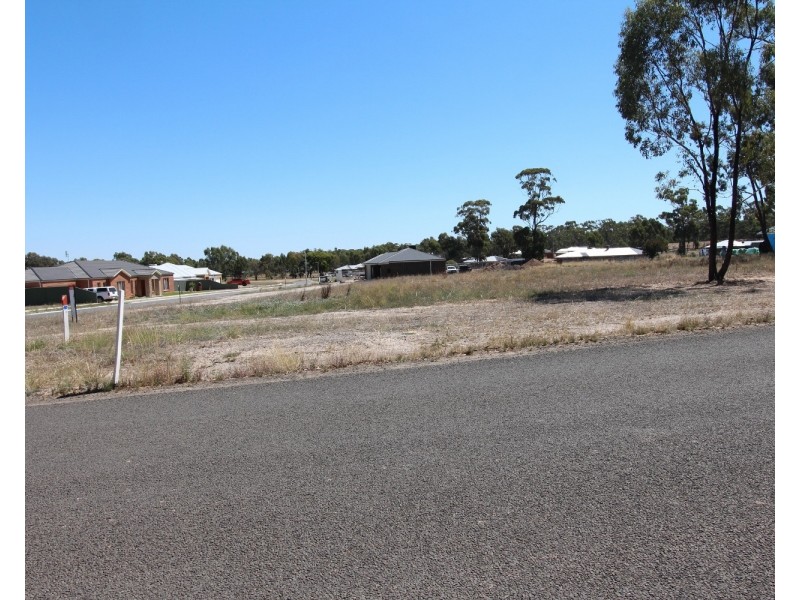 61 Cassons Crescent, Huntly VIC 3551