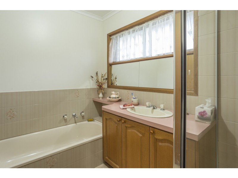 5 Locliff Avenue, Strathdale VIC 3550