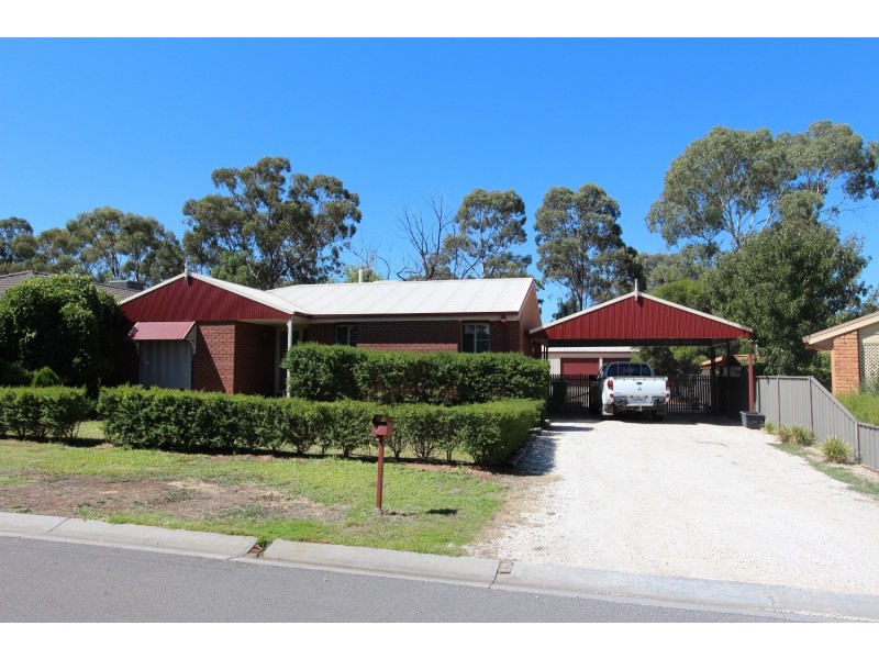 35  Gallway Drive, Eaglehawk VIC 3556