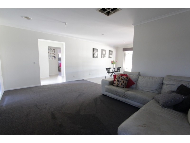 35  Gallway Drive, Eaglehawk VIC 3556