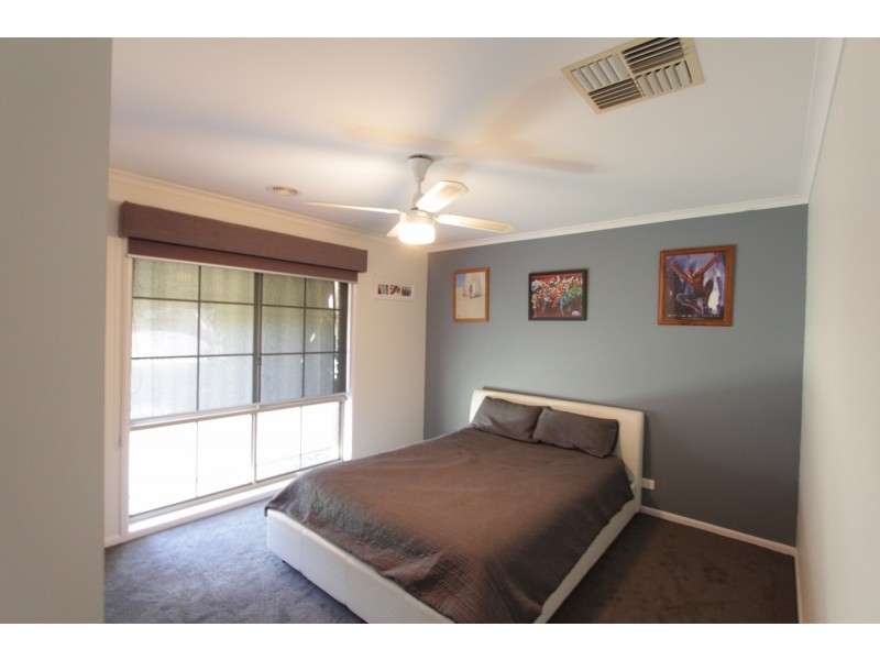 35  Gallway Drive, Eaglehawk VIC 3556