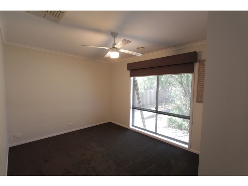 35  Gallway Drive, Eaglehawk VIC 3556