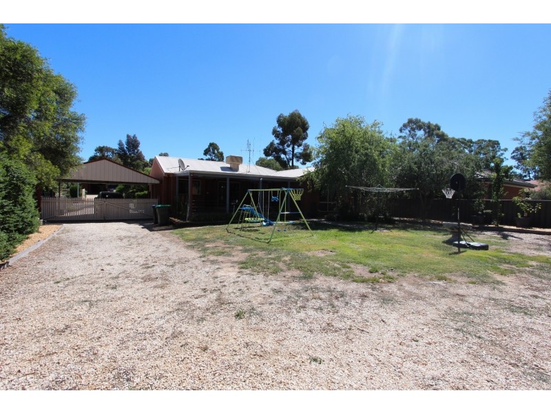 35  Gallway Drive, Eaglehawk VIC 3556