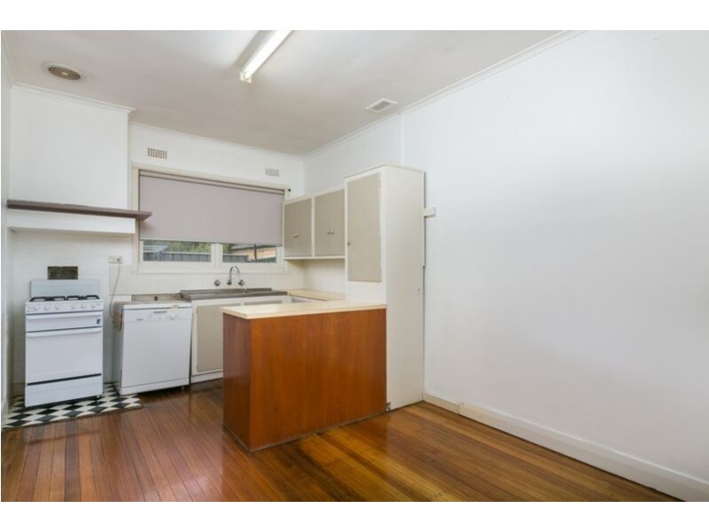 1 Churchill Avenue, Flora Hill VIC 3550