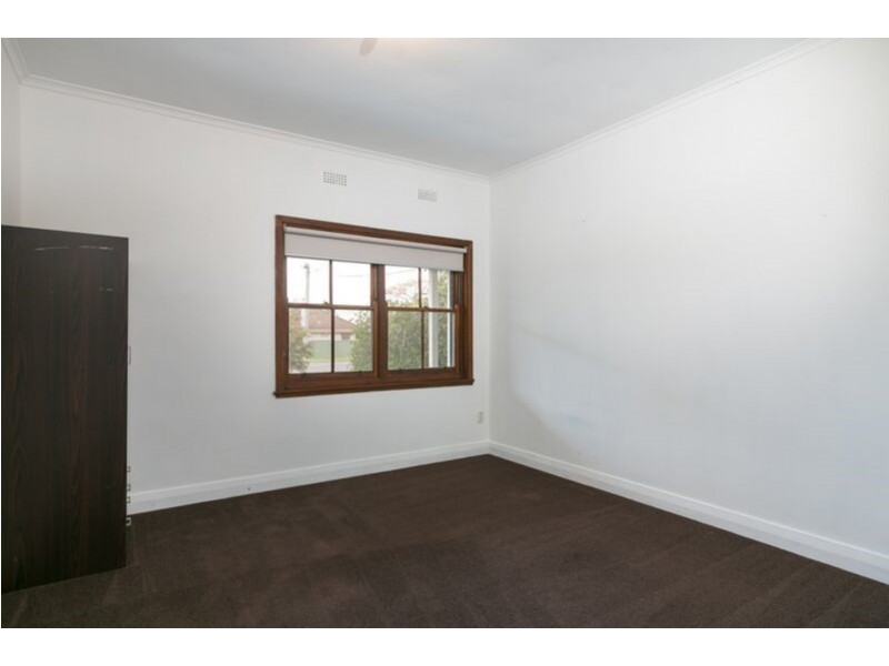 1 Churchill Avenue, Flora Hill VIC 3550