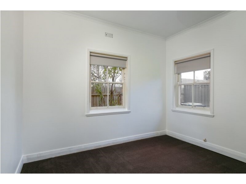 1 Churchill Avenue, Flora Hill VIC 3550