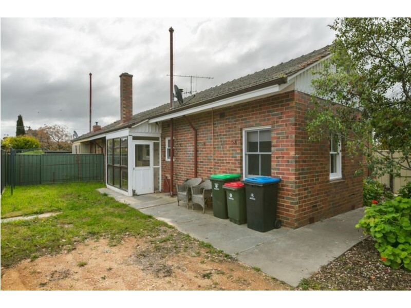 1 Churchill Avenue, Flora Hill VIC 3550