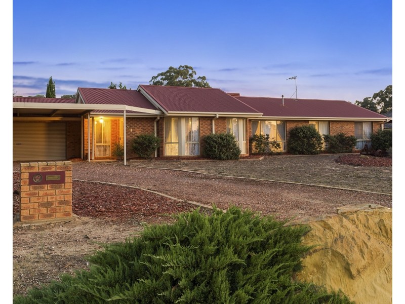 24 Bedarra Court, Maiden Gully VIC 3551