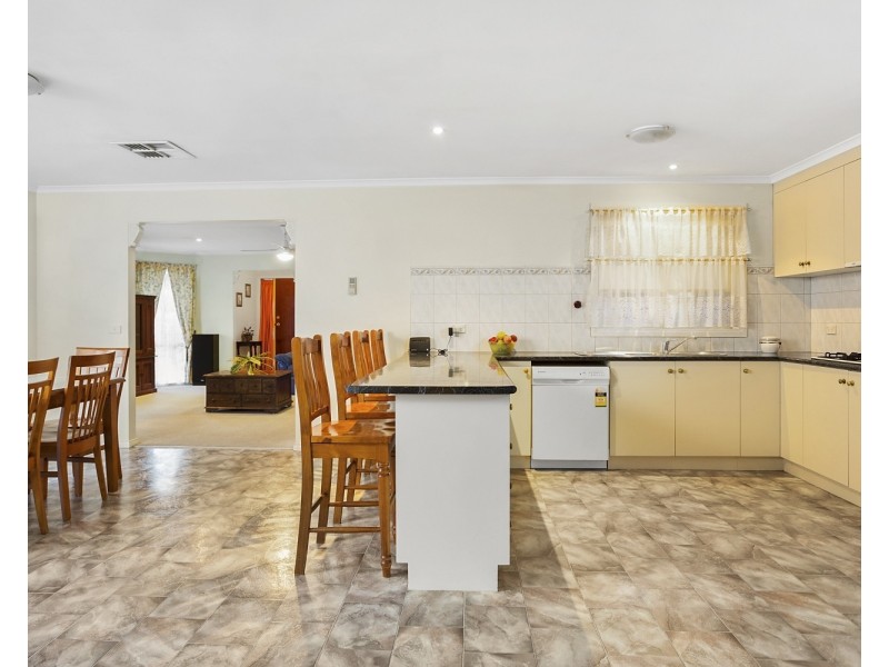 24 Bedarra Court, Maiden Gully VIC 3551