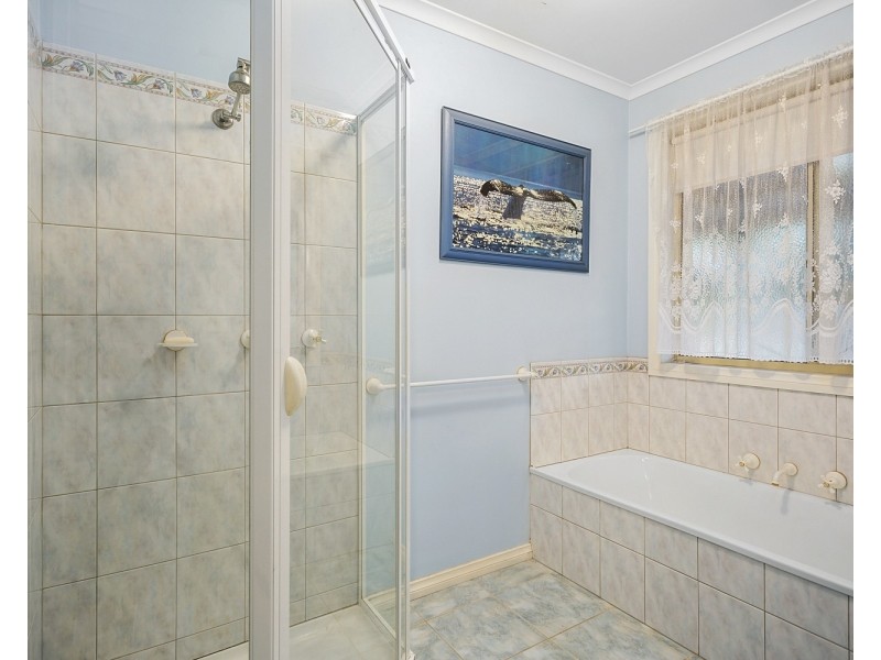 24 Bedarra Court, Maiden Gully VIC 3551