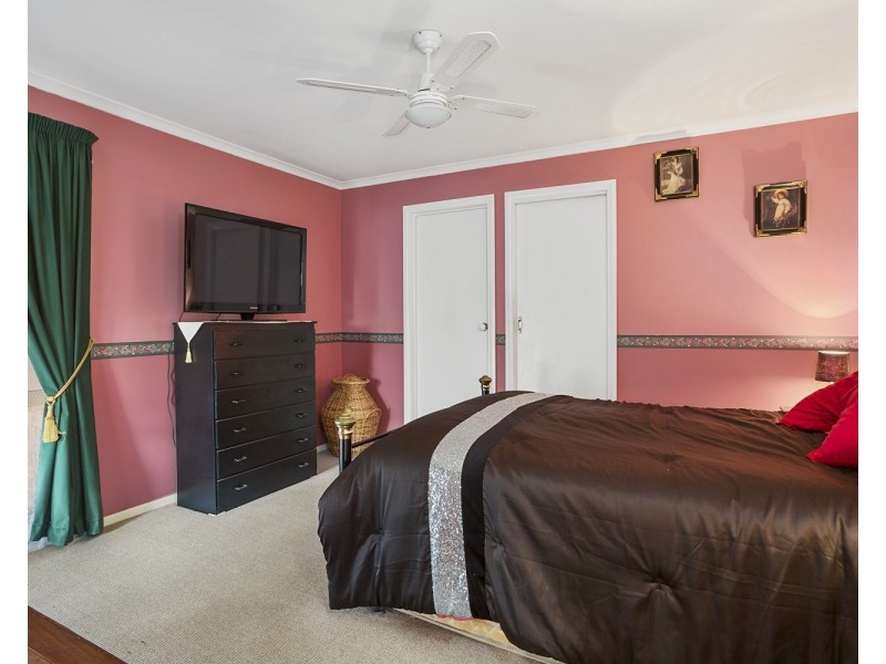 24 Bedarra Court, Maiden Gully VIC 3551