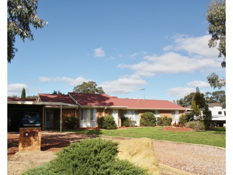 24 Bedarra Court, Maiden Gully VIC 3551