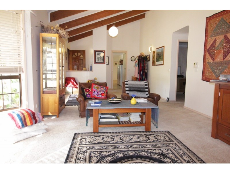 6 Oak Street, Golden Square VIC 3555