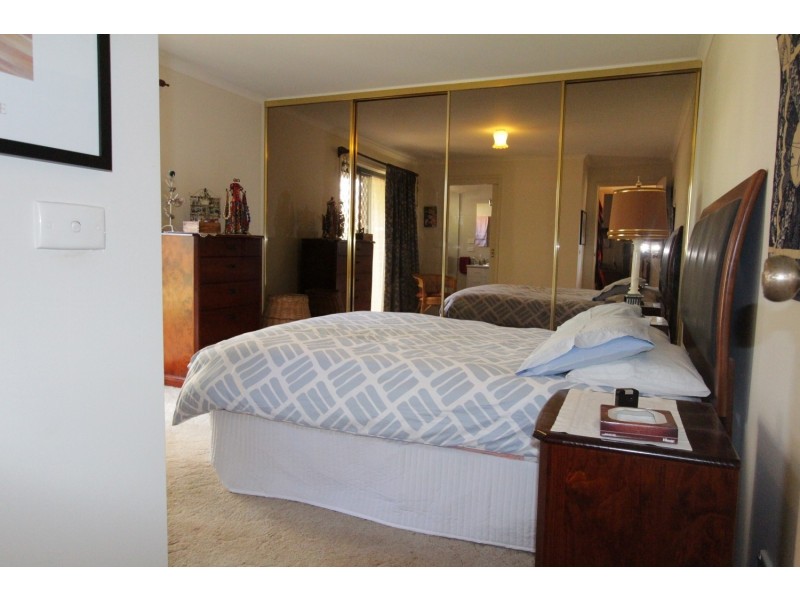 6 Oak Street, Golden Square VIC 3555