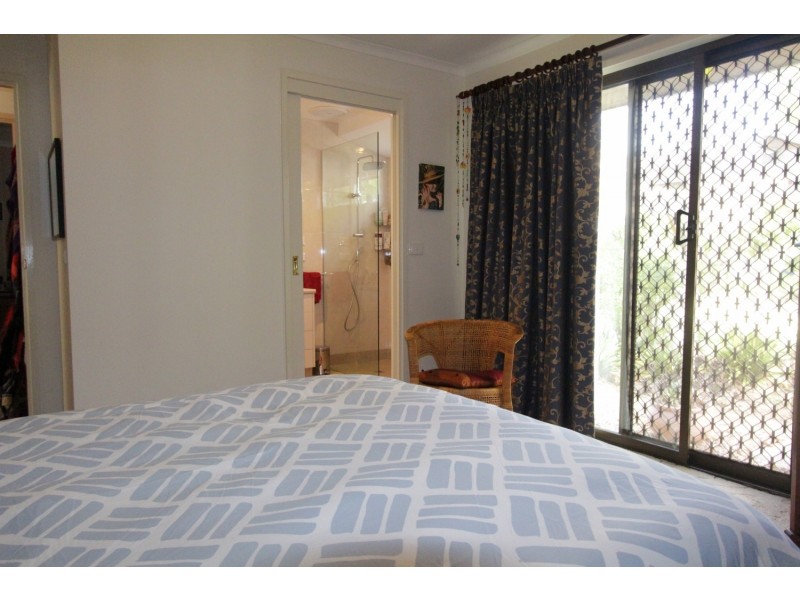 6 Oak Street, Golden Square VIC 3555