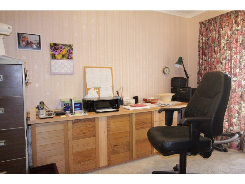 6 Oak Street, Golden Square VIC 3555